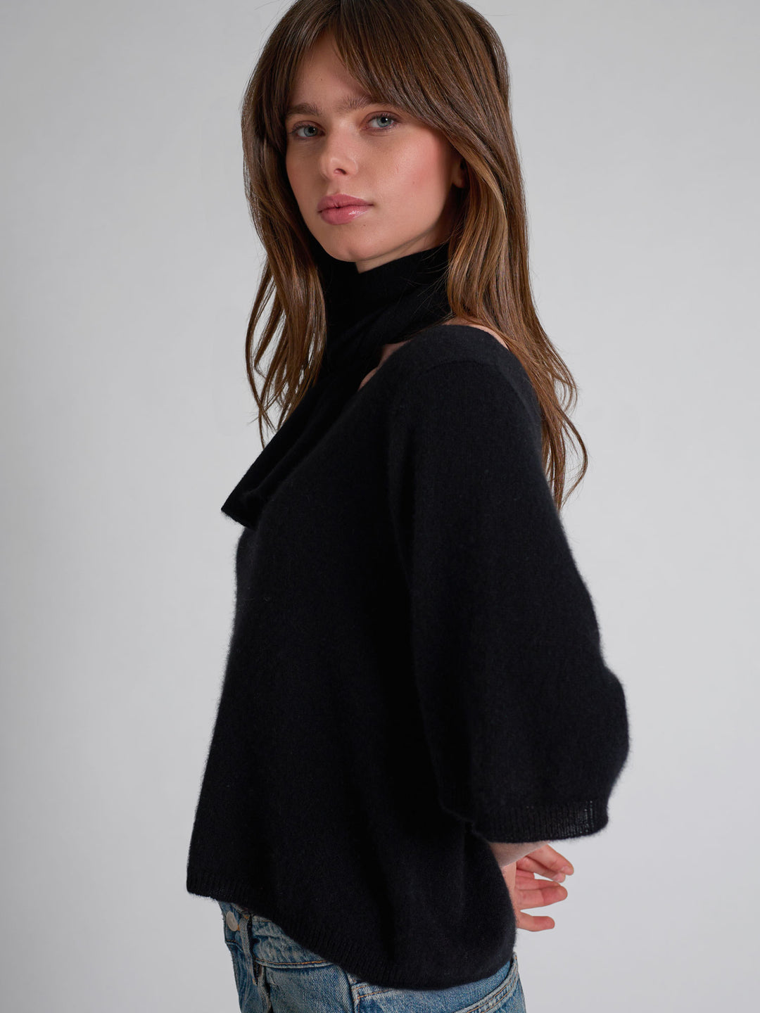 Kashmirtop "Vaar" i 100% ren cashmere. Norsk design fra Kashmina. Farge; Sort.