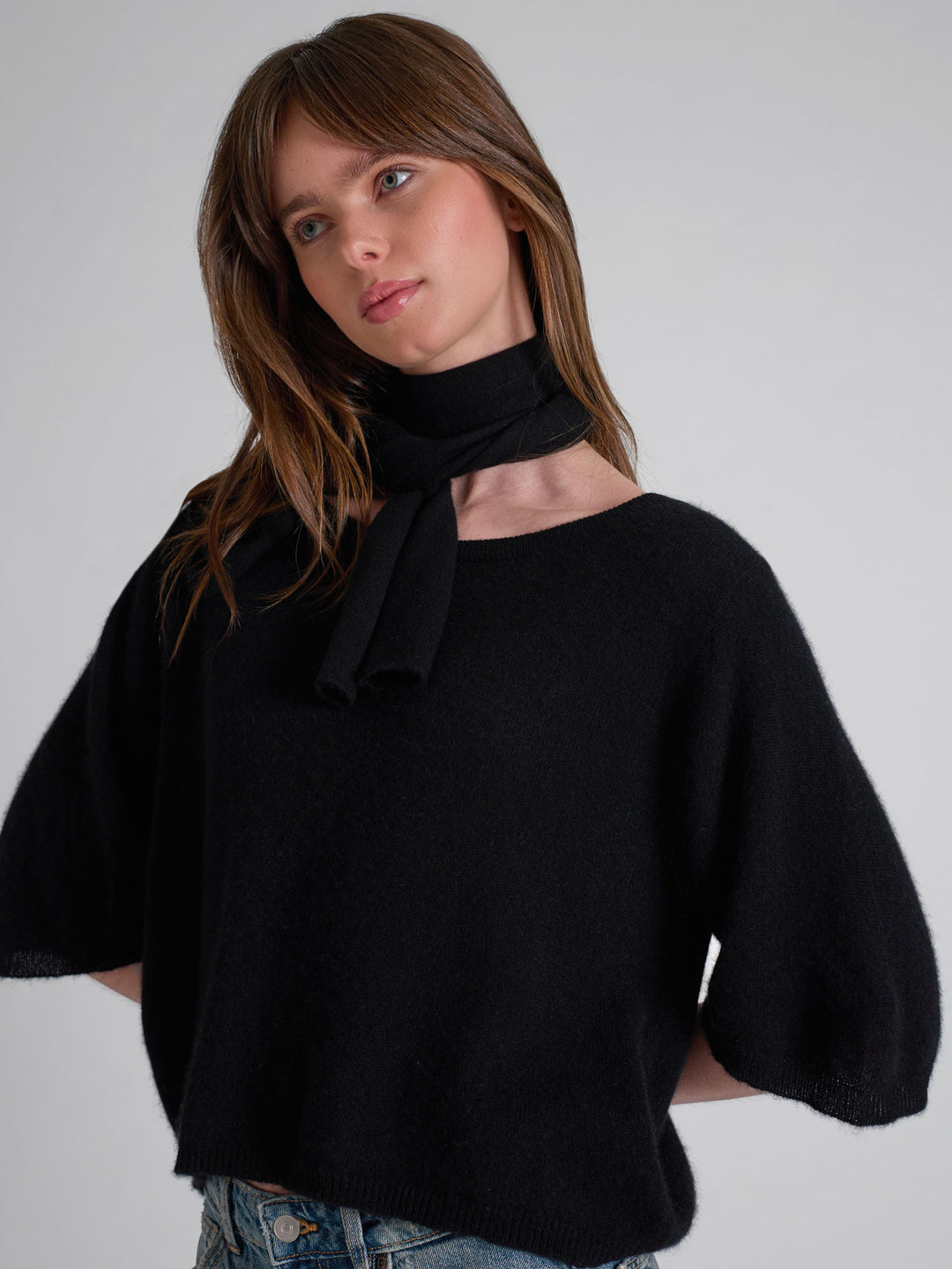 Kashmirtop "Vaar" i 100% ren cashmere. Norsk design fra Kashmina. Farge; Sort.