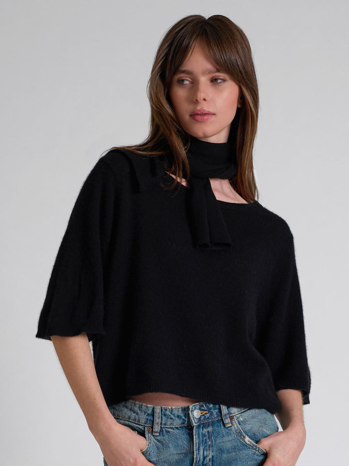 Kashmirtop "Vaar" i 100% ren cashmere. Norsk design fra Kashmina. Farge; Sort.