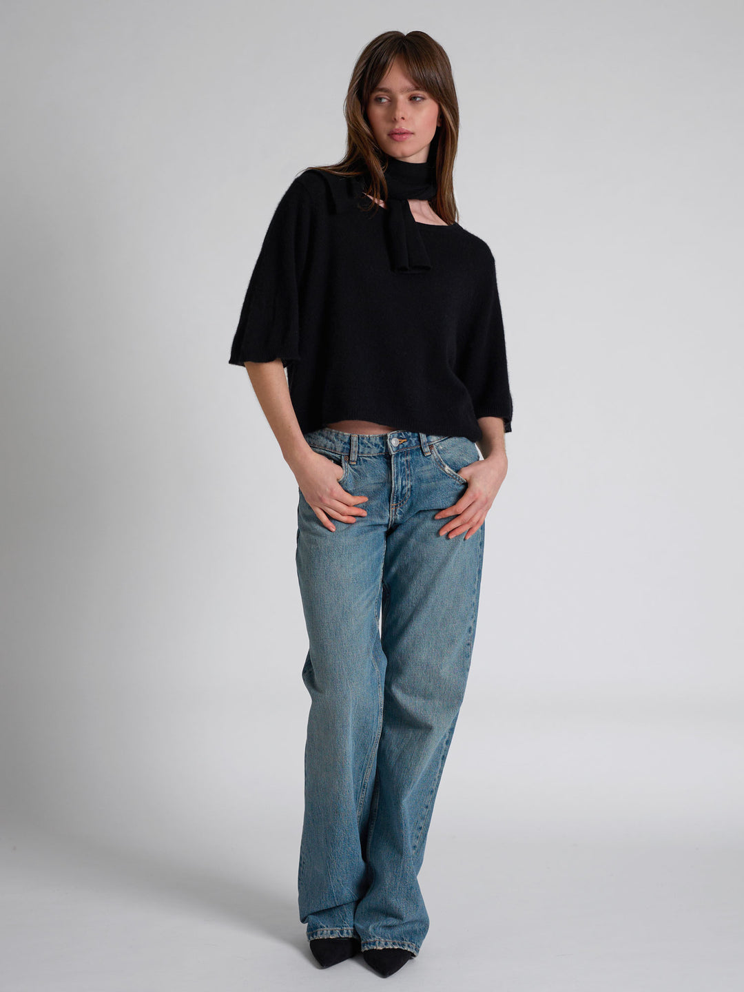 Kashmirtop "Vaar" i 100% ren cashmere. Norsk design fra Kashmina. Farge; Sort.