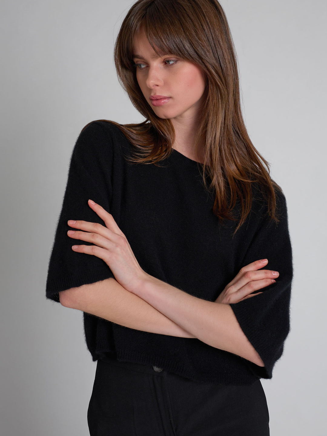 Kashmirtop "Vaar" i 100% ren cashmere. Norsk design fra Kashmina. Farge; Sort.