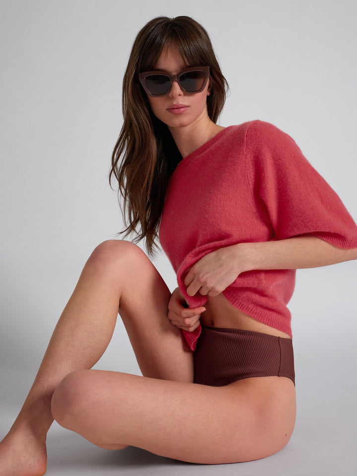 Kashmirtop "Vaar" i 100% ren cashmere. Norsk design fra Kashmina. Farge; Coral.