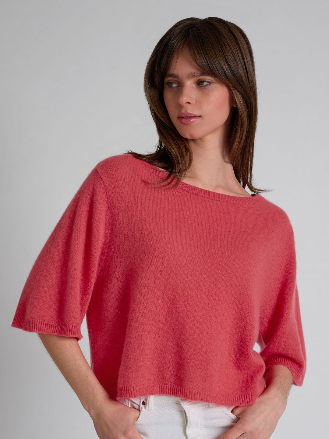Kashmirtop "Vaar" i 100% ren cashmere. Norsk design fra Kashmina. Farge; Coral.