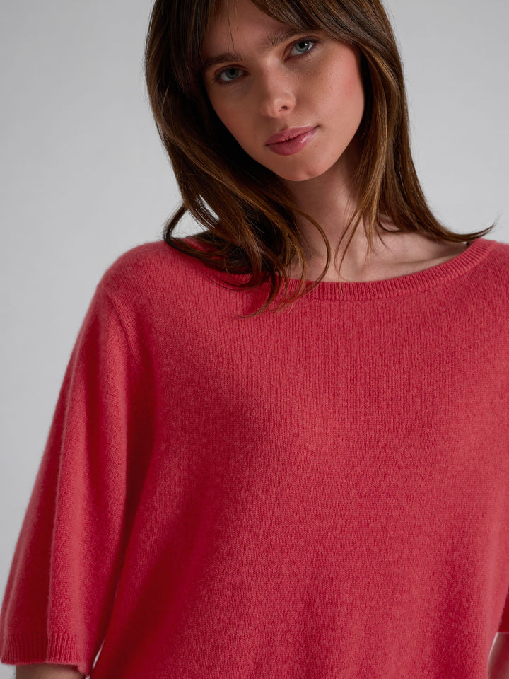 Kashmirtop "Vaar" i 100% ren cashmere. Norsk design fra Kashmina. Farge; Coral.