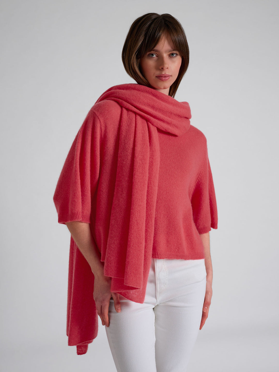 Kashmirtop "Vaar" i 100% ren cashmere. Norsk design fra Kashmina. Farge; Coral.