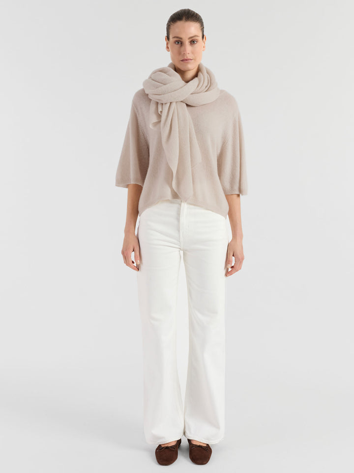 Kashmirskjerf "Flow" florlett skjerf i 100% ren kashmir. Norsk design fra Kashmina. Farge: Cream.