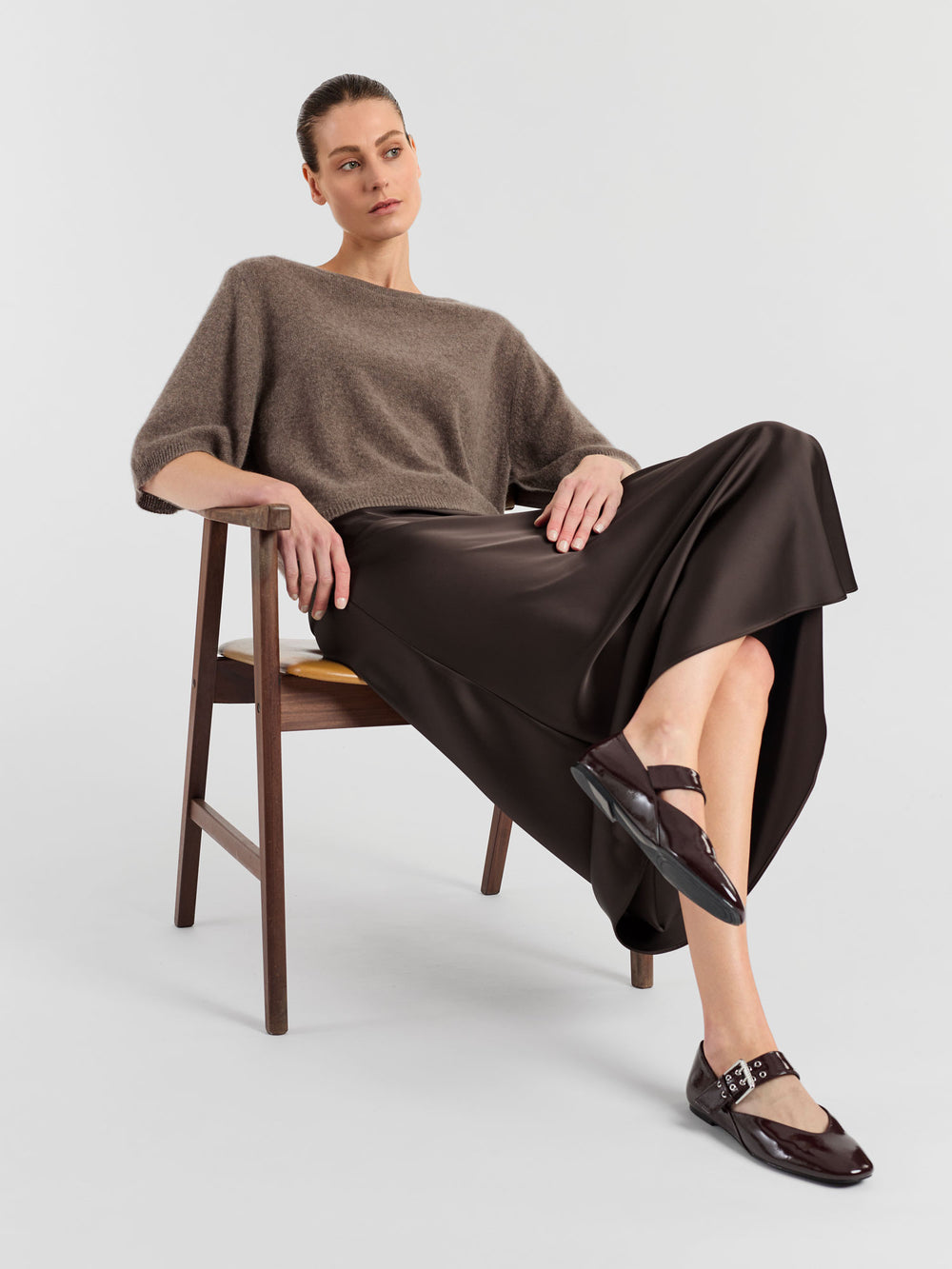 T-skjorte "Vaar" i 100% ren kasjmirull. Norsk design fra Kashmina. Farge: Dark Toast.