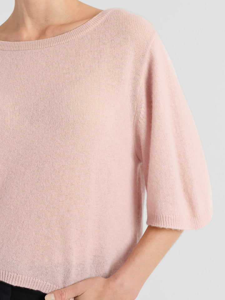 T-skjorte "Vaar" i 100% ren kasjmirull. Norsk design fra Kashmina. Farge: Rose Glow.