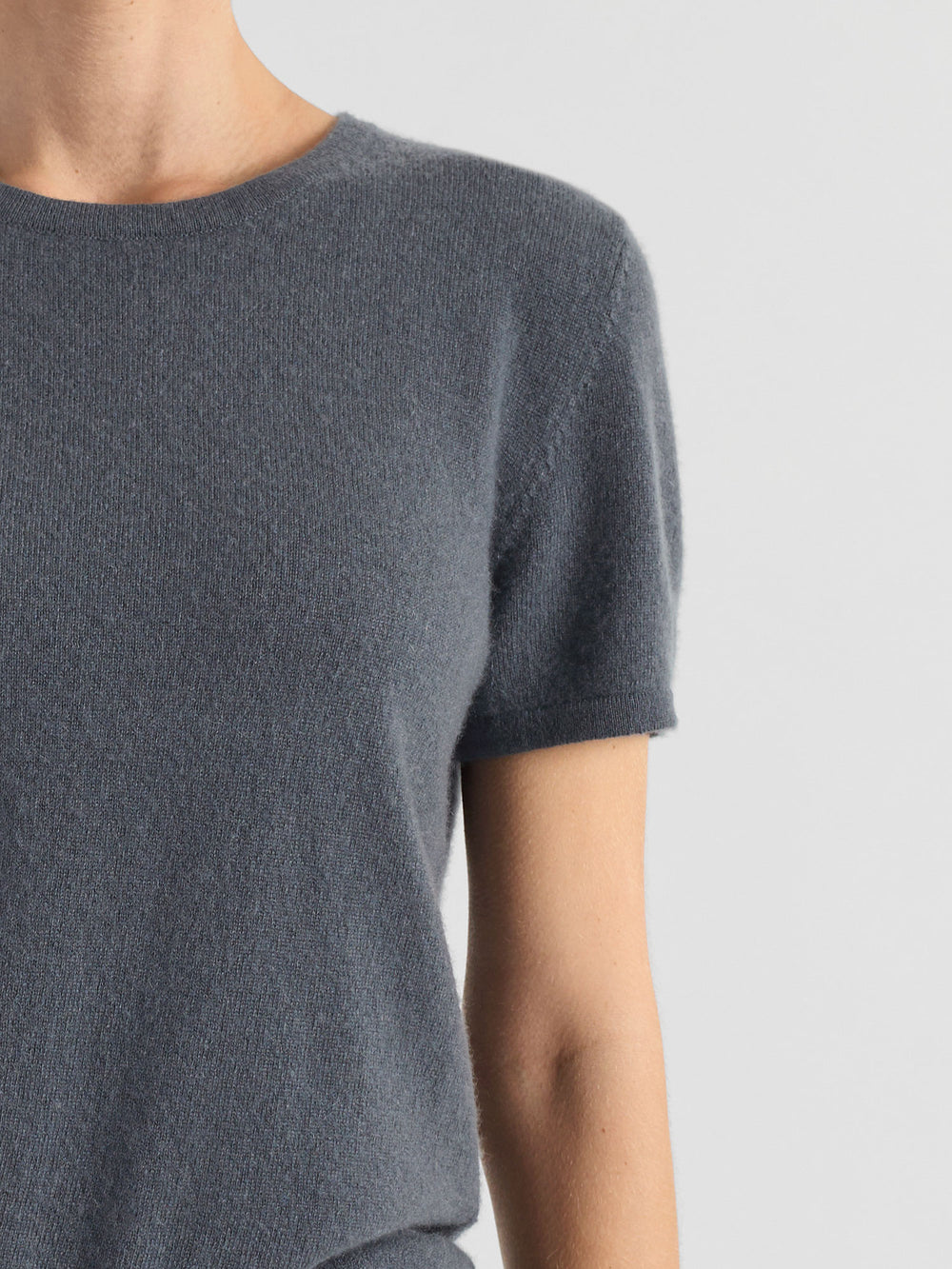 Kashmir t-shirt"Fresh" i 100% ren kashmirull. Norsk design fra Kashmina. Farge: Blue Fog.
