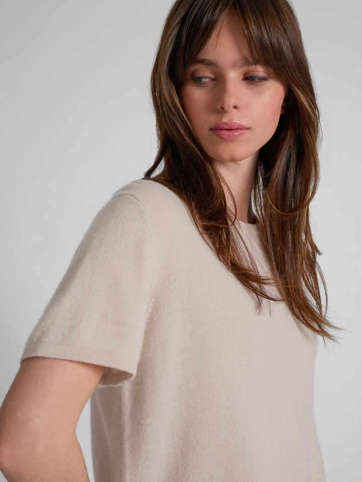 Kashmir t-shirt"Fresh" i 100% ren kashmirull. Norsk design fra Kashmina. Farge: Cream.