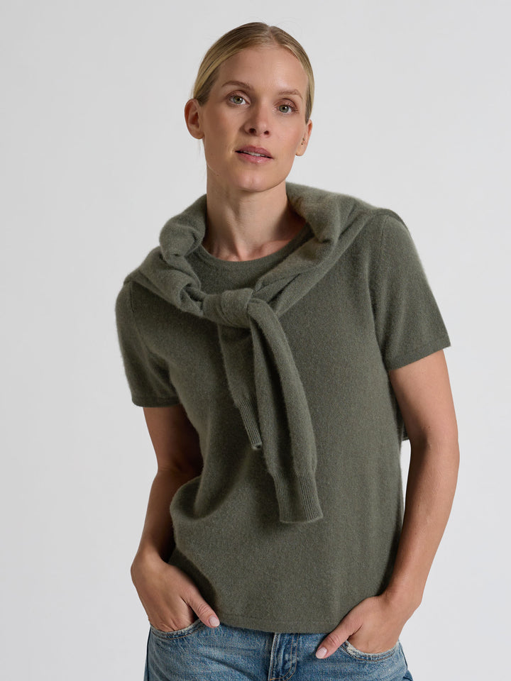 Kashmir t-skjorte "Fresh" i 100% ren cashmere. Norsk design fra Kashmina. Farge: Eucalyptus grønn.