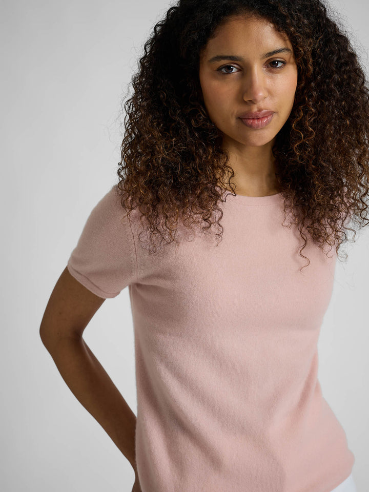 Kashmir t-shirt i 100% kashmirull. Norsk design fra Kashmina. Farge: Rose Glow.