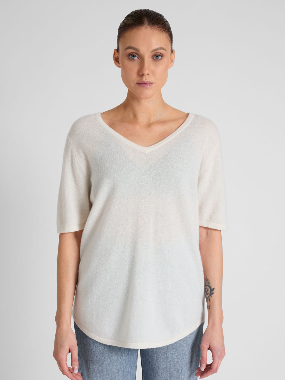 T-skjorte "Iben" i 100% ren kashmir. Norsk design fra Kashmina. Farge: Hvit.