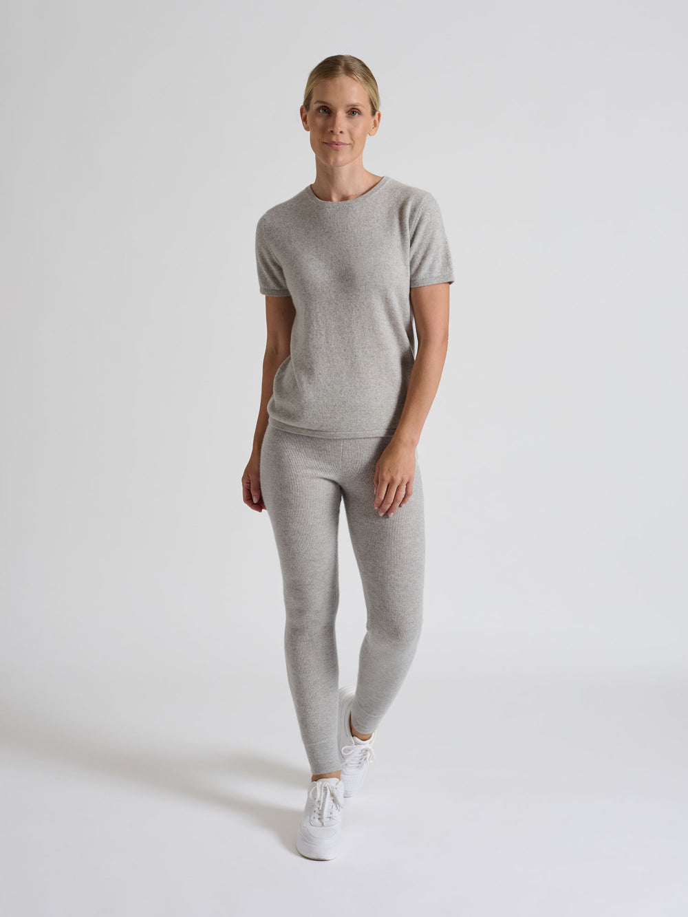 Kashmirbukse "Fride" i 100% ren cashmere. Norsk design fra Kashmina. Farge: Lys Grå.