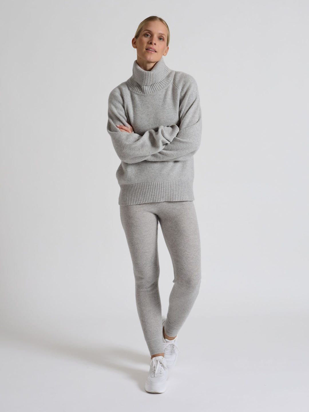 Kashmirbukse "Fride" i 100% ren cashmere. Norsk design fra Kashmina. Farge: Lys Grå.