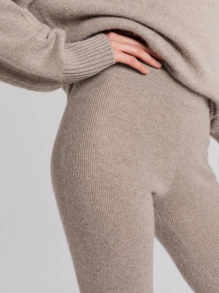 Cashmere tights "Fride" i 100% ren kashmirull. Norsk design fra Kashmina. Farge: Toast.