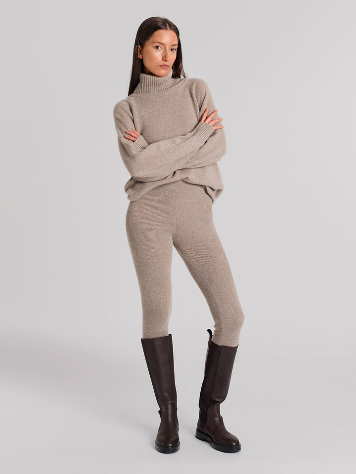 Cashmere tights "Fride" i 100% ren kashmirull. Norsk design fra Kashmina. Farge: Toast.