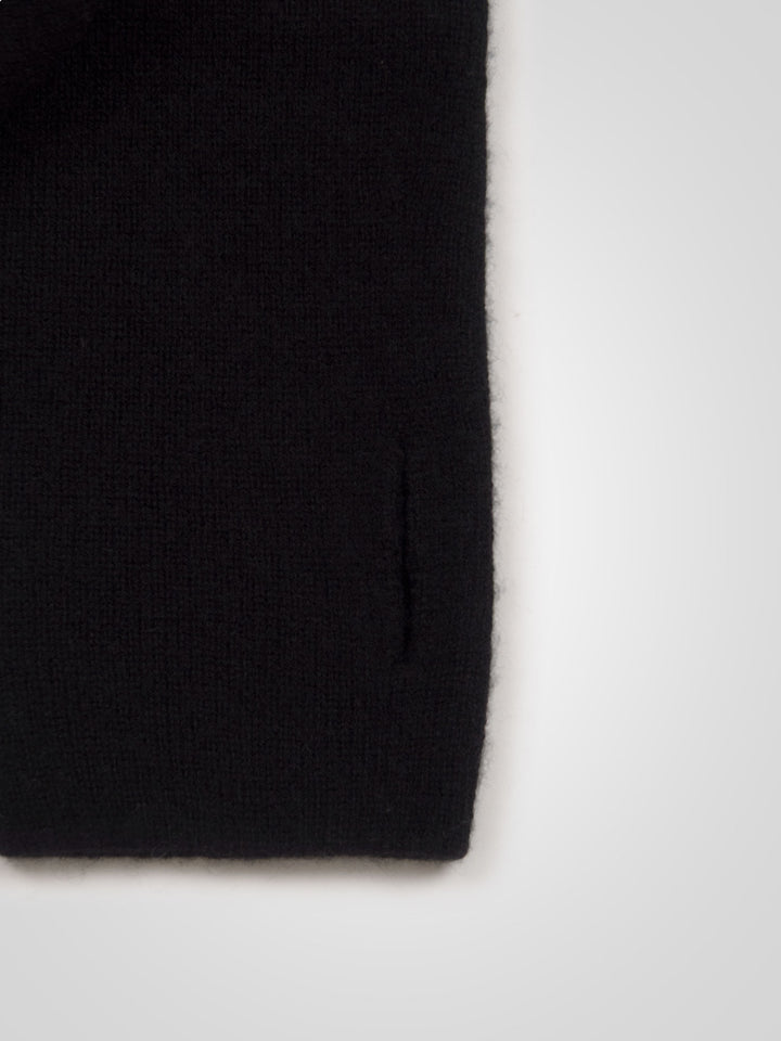 Pulsvarmere "Gulli" i 100% ren kashmir. Norsk design fra Kashmina. Farge: Sort.