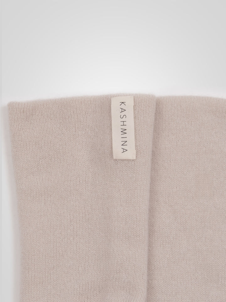 Pulsvarmere "Gulli" i 100% ren kashmir. Norsk design fra Kashmina. Farge: Cream.