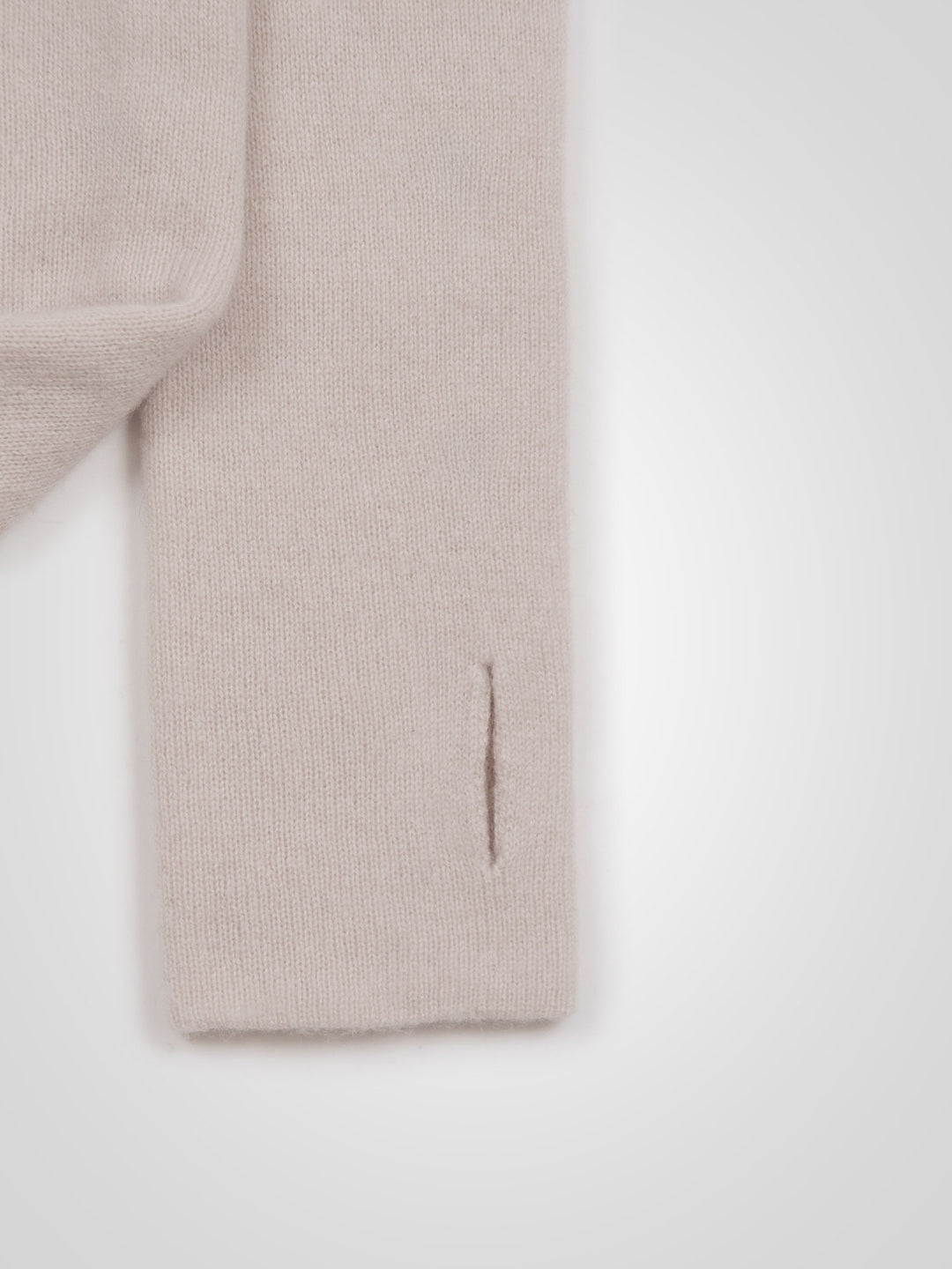 Pulsvarmere "Gulli" i 100% ren kashmir. Norsk design fra Kashmina. Farge: Cream.