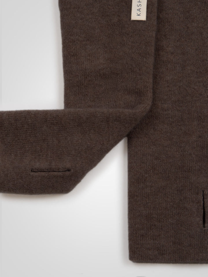 Pulsvarmere "Gulli" i 100% ren kashmir. Norsk design fra Kashmina. Farge: Dark Brown.