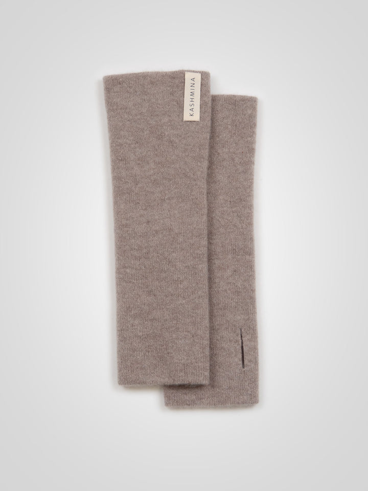 Pulsvarmere "Gulli" i 100% ren kashmir. Norsk design fra Kashmina. Farge: Toast.