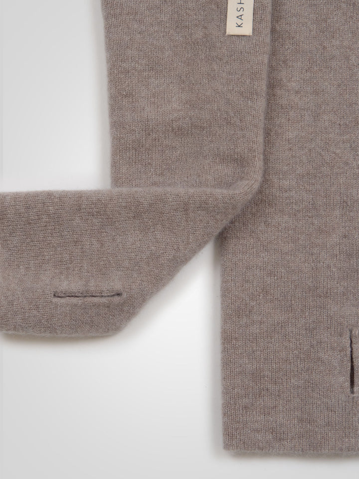 Pulsvarmere "Gulli" i 100% ren kashmir. Norsk design fra Kashmina. Farge: Toast.