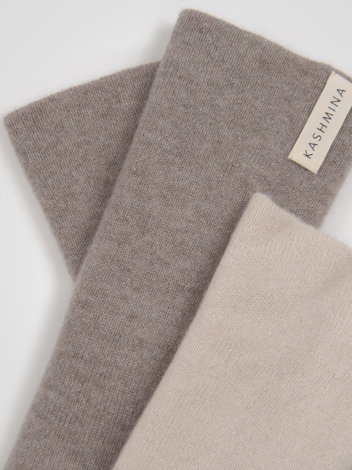 Pulsvarmere "Gulli" i 100% ren kashmir. Norsk design fra Kashmina. Farge: Toast og Cream.