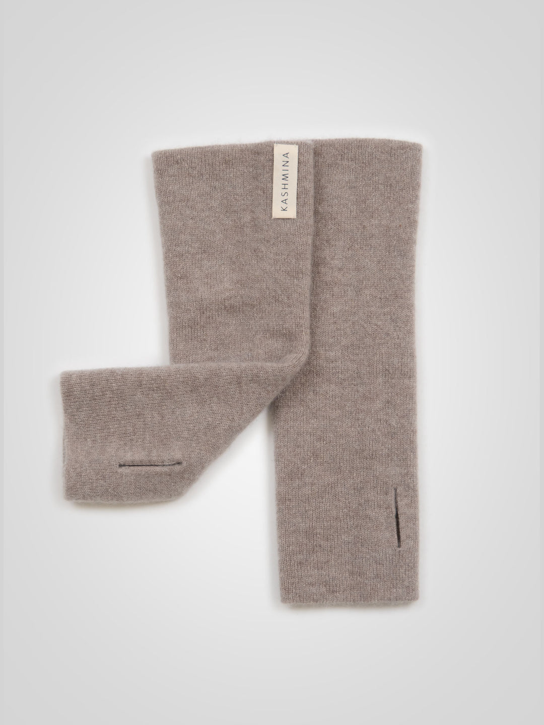 Pulsvarmere "Gulli" i 100% ren kashmir. Norsk design fra Kashmina. Farge: Toast.