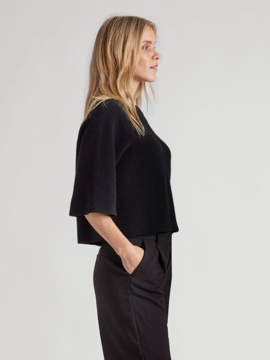 Kashmirgenser "Dina" i 100% ren kasjmirull. Norsk design fra Kashmina. Farge: Sort.