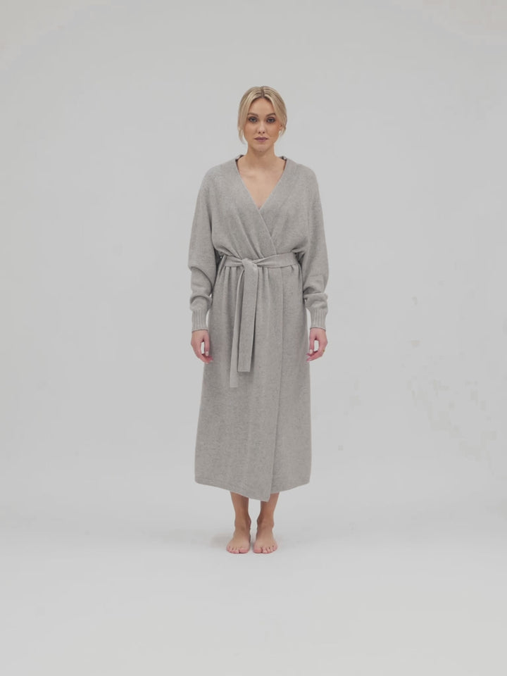 kashmirmorgenkåpe morgenkåpe i 100% kashmir fra Kashmina, klørfri, ull, lys grå, comfort
