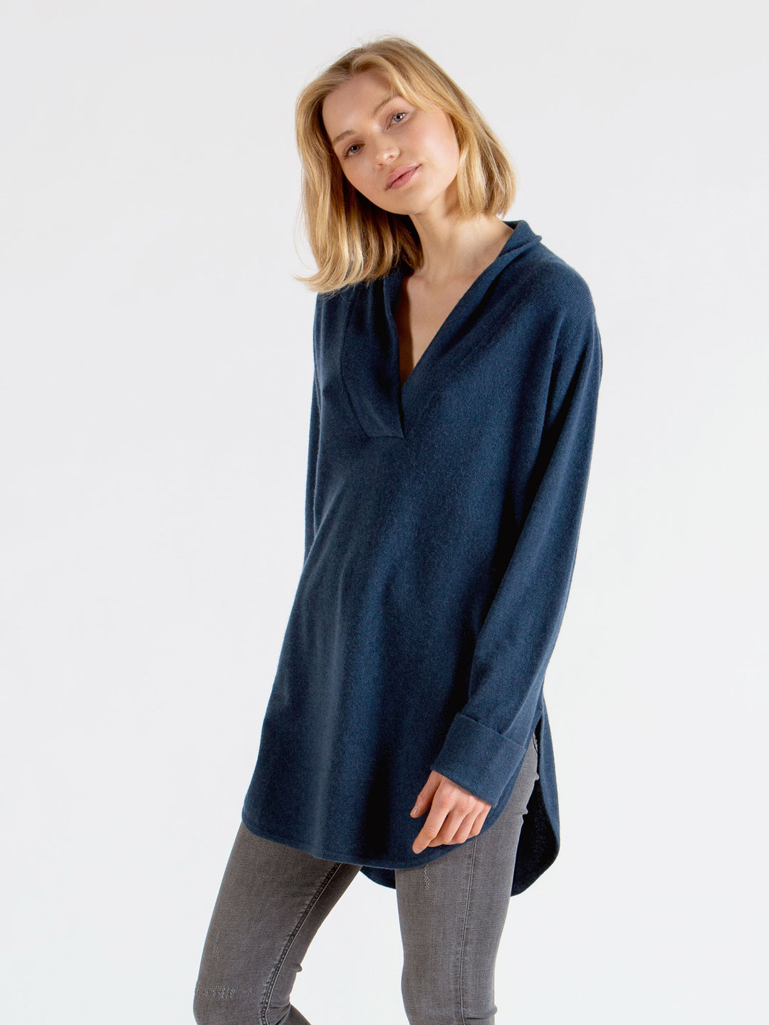 Kashmirgenser "Ida" i 100% kasjmirull.  Farge: Mountain Blue. Norsk design fra kashmina.