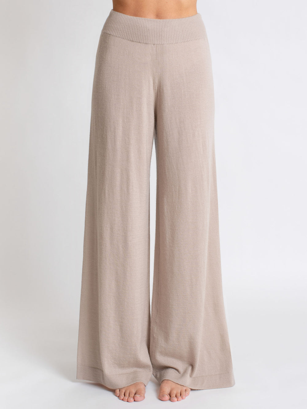 Kashmirbukse "Air" 100 % lett og finstrikket ultramyk kashmir. Norsk design