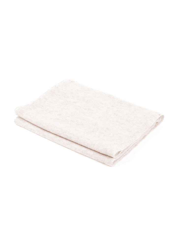 Kashmirskjerf i 100% ren kasjmirull. Norsk design fra Kashmina. Farge: Beige.