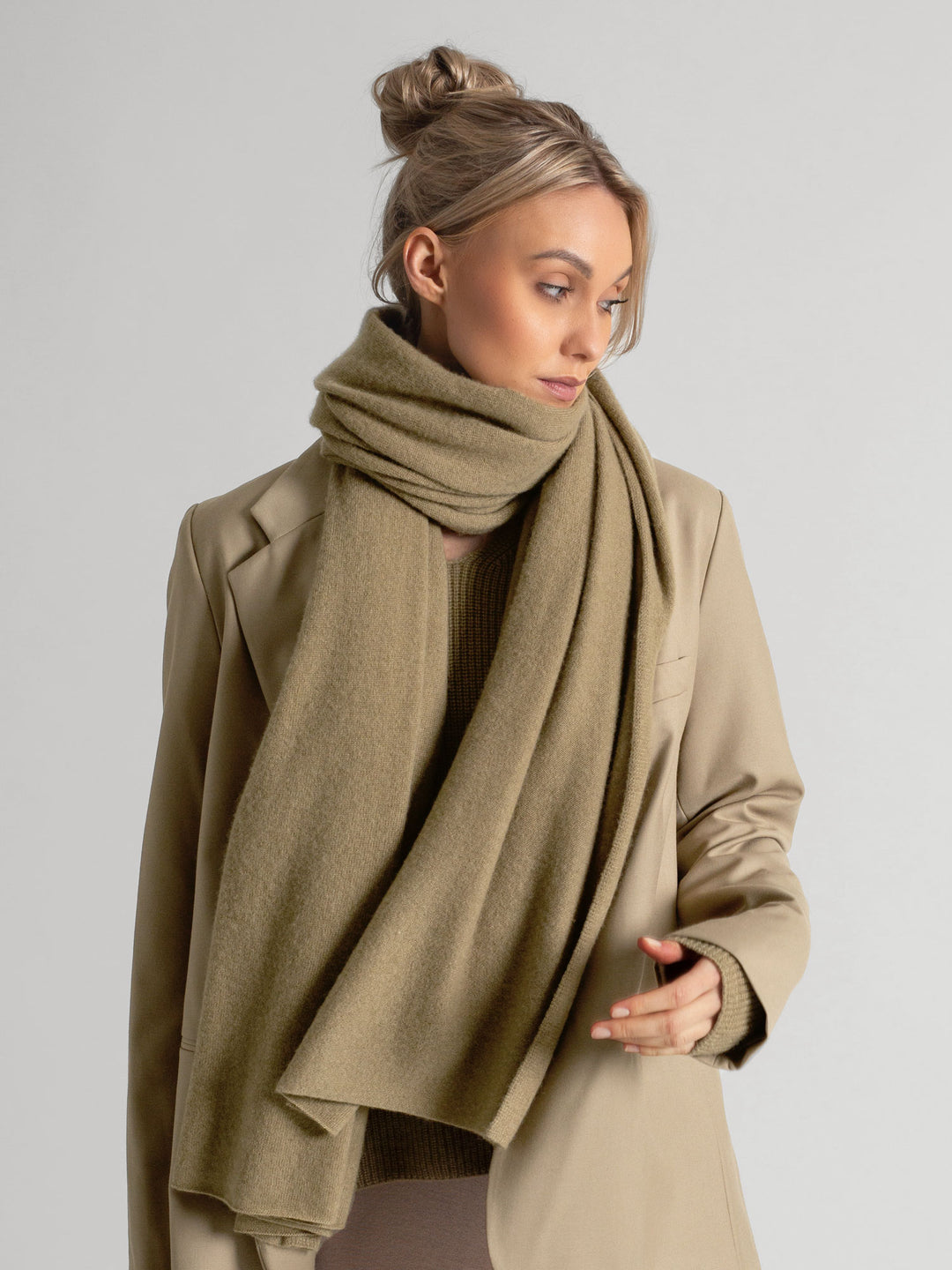 signaturskjerf, kashmina, Farge: Olive, kashmir skjerf, 100% ren kasjmir, bærekraftig høst vinter.