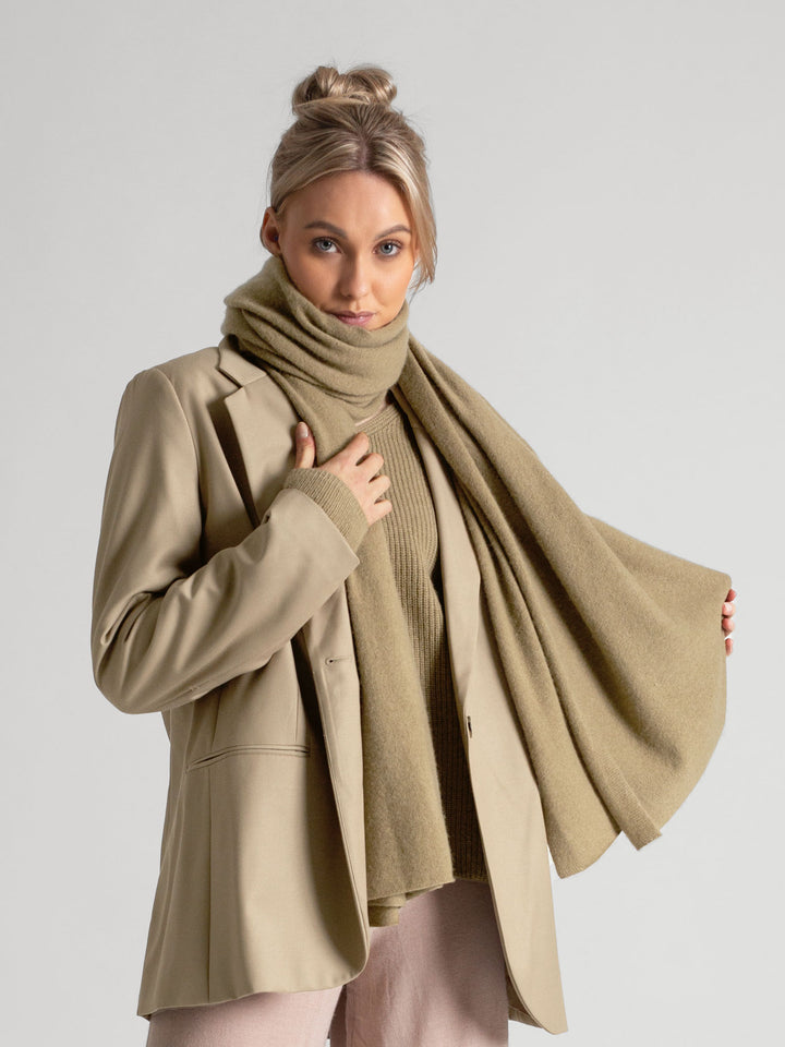 signaturskjerf, kashmina, Farge: Olive, kashmir skjerf, 100% ren kasjmir, bærekraftig høst vinter.