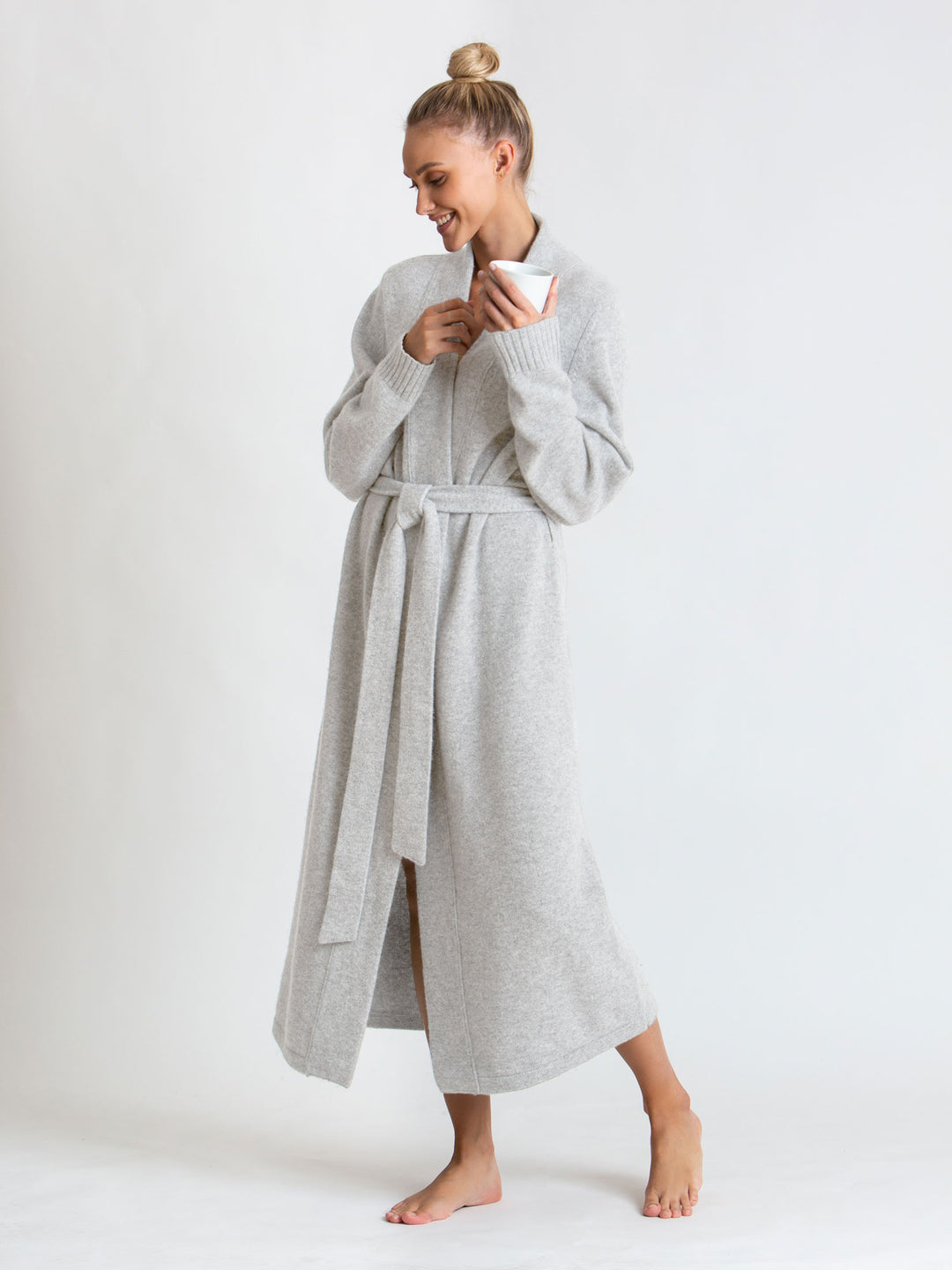kashmirmorgenkåpe morgenkåpe i 100% kashmir fra Kashmina, klørfri, ull, lys grå, comfort