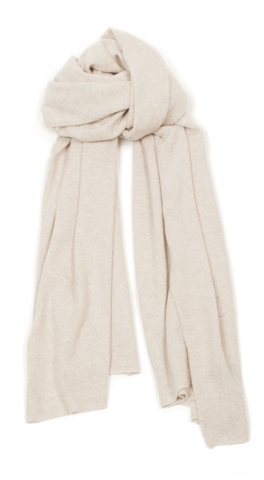 Kashmirskjerf i 100% kashmirull. Farge: Beige. Norsk design fra Kashmina.